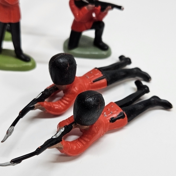VINTAGE Britains Ltd Scottish Regimental Toy Solider Lot - Picture 2 of 5